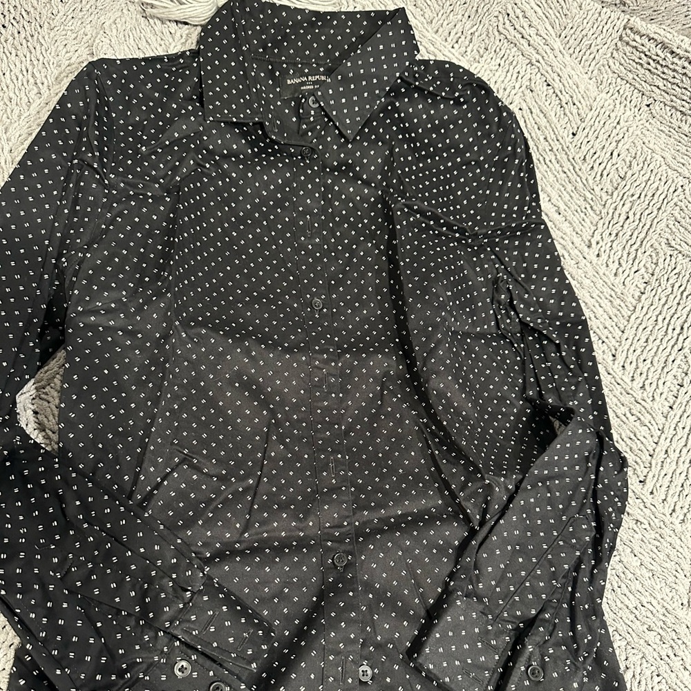 Banana Republic Women's tailored fit button down blouse - size 8
